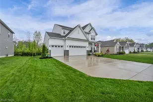 180 Country Mdw Ln, Wadsworth, OH 44281 - Photo 4