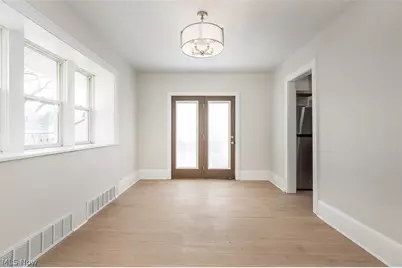 92 E Ido Avenue, Akron, OH 44301 - Photo 6