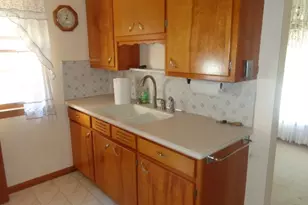 5706 Brownfield Dr, Parma, OH 44129 - Photo 10