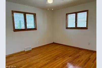 355 Gayle Drive, Sheffield Lake, OH 44054 - Photo 8
