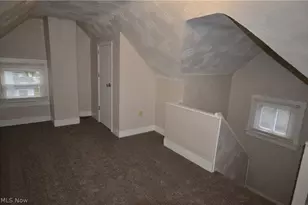 486 Howe St, Akron, OH 44307 - Photo 18