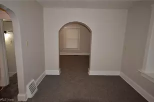 486 Howe St, Akron, OH 44307 - Photo 10