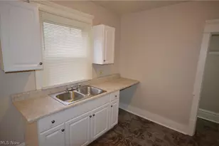 486 Howe St, Akron, OH 44307 - Photo 8