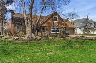 29319 Cresthaven Dr, Willowick, OH 44095 - Photo 2