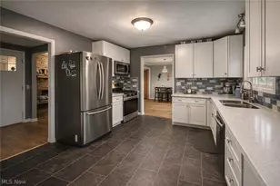 940 Treelane Dr, Ashtabula, OH 44004 - Photo 4