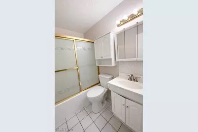 1372 Golden Gate Boulevard #B-201, Mayfield Heights, OH 44124 - Photo 8