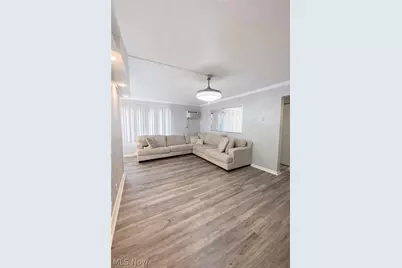 1372 Golden Gate Boulevard #B-201, Mayfield Heights, OH 44124 - Photo 2