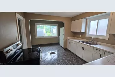 914 Dan Street, Akron, OH 44310 - Photo 6