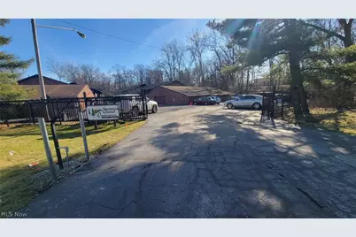 16080 Maple Heights Boulevard #101, Maple Heights, OH 44137 - Photo 4