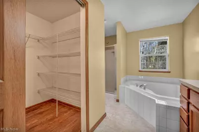 39896 Hope Court, Elyria, OH 44035 - Photo 32