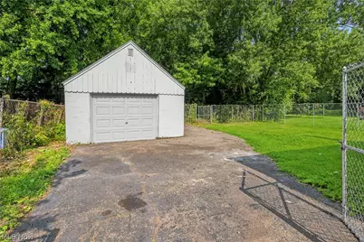 1146 Packard Drive, Akron, OH 44320 - Photo 32