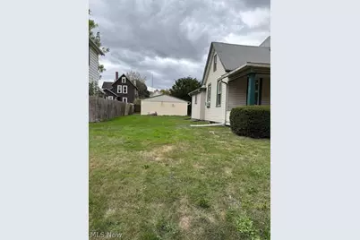 435 Hazlett Avenue NW, Canton, OH 44708 - Photo 2