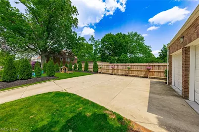 18707 Scottsdale Boulevard, Huber Heights, OH 44122 - Photo 44