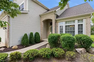 15220 Chestnut Oak Ln, Strongsville, OH 44149 - Photo 2