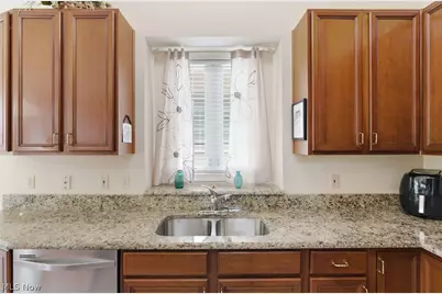 15220 Chestnut Oak Lane, Strongsville, OH 44149 - Photo 8