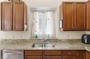 15220 Chestnut Oak Ln, Strongsville, OH 44149 - Photo 8