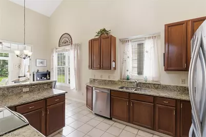 15220 Chestnut Oak Lane, Strongsville, OH 44149 - Photo 6