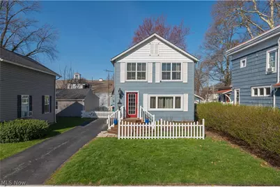 686 Perry Street, Vermilion, OH 44089 - Photo 1