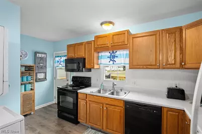 515 W 2nd Street, Port Clinton, OH 43452 - Photo 10