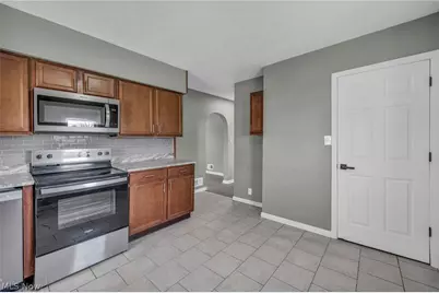 800 Independence Avenue, Akron, OH 44310 - Photo 10