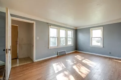 860 E 232nd Street, Euclid, OH 44123 - Photo 6