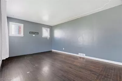 240 E 45th Street, Lorain, OH 44052 - Photo 16