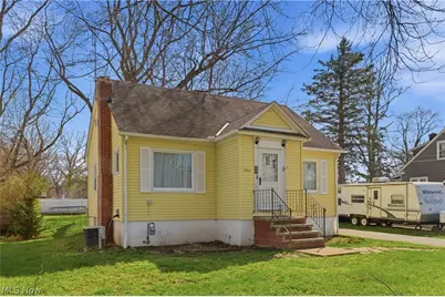 240 E 45th Street, Lorain, OH 44052 - Photo 2