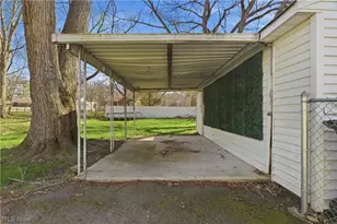 240 E 45th St, Lorain, OH 44052 - Photo 40