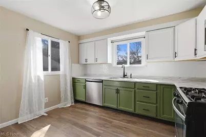 240 E 45th Street, Lorain, OH 44052 - Photo 10