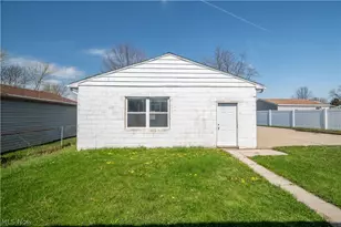 739 Notre Dame Ave, Austintown, OH 44515 - Photo 4