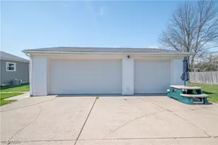 739 Notre Dame Ave, Austintown, OH 44515 - Photo 12