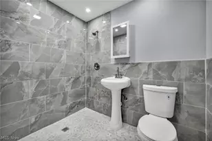 12929 Plover St, Oakwood, OH 44107 - Photo 16