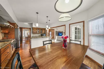 11779 Derbyshire Lane, Chagrin Falls, OH 44023 - Photo 12