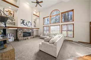 11779 Derbyshire Ln, Chagrin Falls, OH 44023 - Photo 14