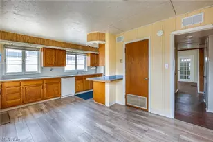 1303 Dartmoor Ave, Parma, OH 44134 - Photo 10