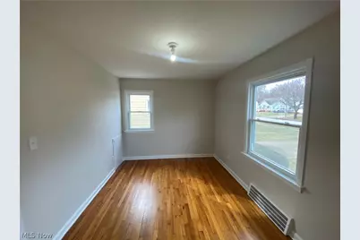 805 E 254th Street, Euclid, OH 44132 - Photo 4