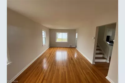 805 E 254th Street, Euclid, OH 44132 - Photo 2
