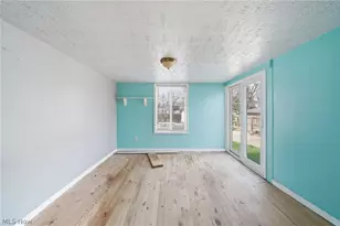 324 E 248th St, Euclid, OH 44123 - Photo 4