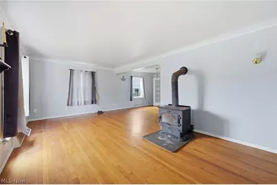 324 E 248th Street, Euclid, OH 44123 - Photo 2