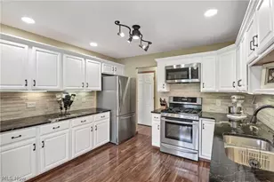 30941 Peppermill Ct, North Olmsted, OH 44070 - Photo 12