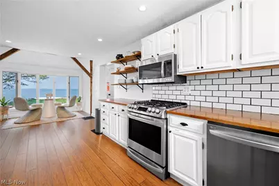 4247 E Lake Road, Sheffield Lake, OH 44054 - Photo 8