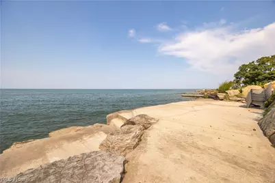 4247 E Lake Road, Sheffield Lake, OH 44054 - Photo 46