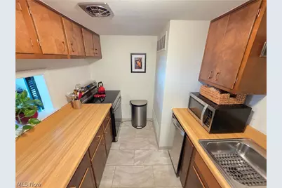6995 Carriage Hill Drive, Brecksville, OH 44141 - Photo 8