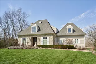 2242 Rock Creek N, Akron, OH 44333 - Photo 2