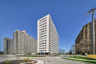 12520 Edgewater Dr, Oakwood, OH 44107 - Photo 1