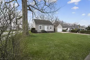 17208 Lipton Ave, Loveland, OH 44128 - Photo 2