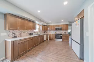 10396 Dewhurst Rd, Elyria, OH 44035 - Photo 8