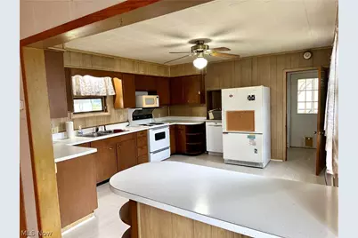 1011 Adams Street, Coshocton, OH 43812 - Photo 8
