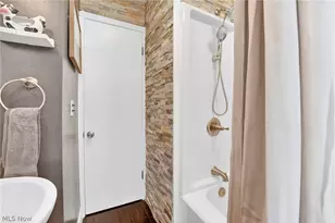 8318 Lanyard Dr, Parma, OH 44129 - Photo 18