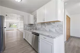 127 Blackburn St, Campbell, OH 44405 - Photo 8